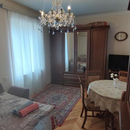 Budget One Room Apartment バクー エクステリア 写真